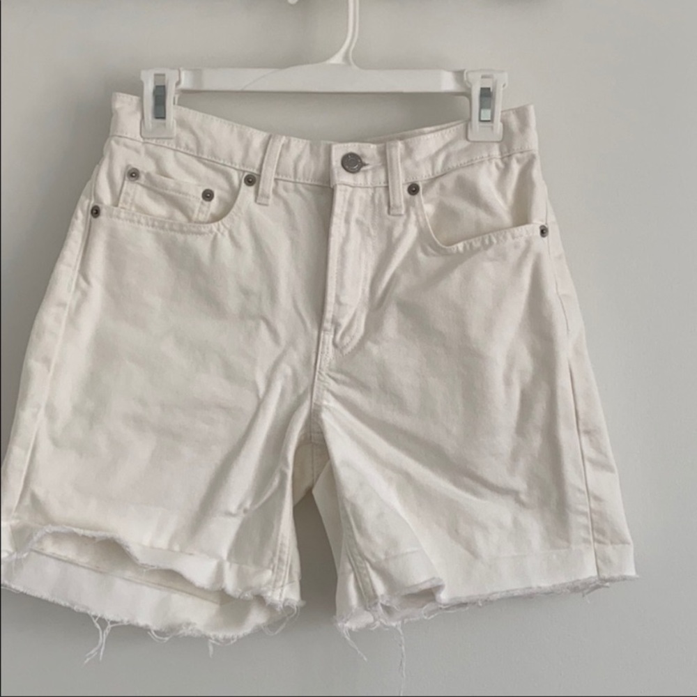 Everlane Bone raw hem shorts- great condition!